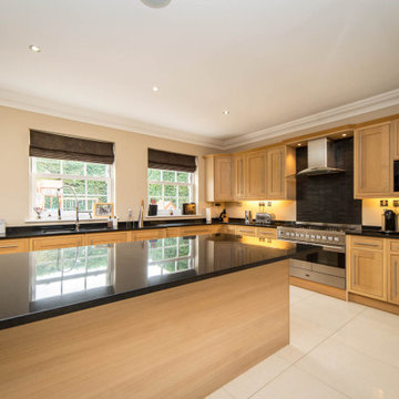 Approved Used Kitchen, Large In Frame Shaker & Utility, Britannia Range Oven