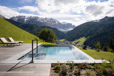 Foto di una piscina minimalista