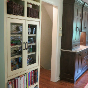 Kitchen Special Features: Bookcases