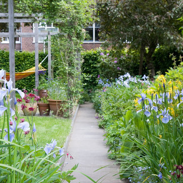 Modern cottage garden