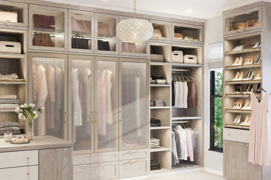 Minimalist closet photo in Philadelphia