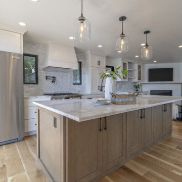 LAKE SAMMAMISH CONTEMPORARY LAKE FRONT