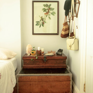 My Houzz: Vintage Collectors' Artfully Curated Walk-Up