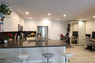 Home design - mid-sized modern home design idea in San Francisco