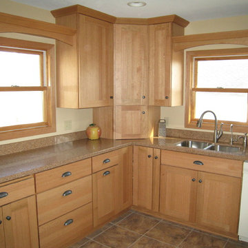 LIGHT QUARTER SAWN OAK CABINETRY