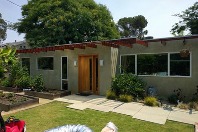 Mid-sized modern gray one-story stucco flat roof idea in Los Angeles with a gray roof