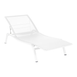 Fermob - Fermob Alize Stacking Sunlounger - Outdoor Chaise Lounges