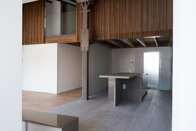 Example of a trendy kitchen design in Valencia