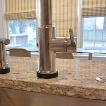 Compact Transitional Kitchen - Bowie, MD