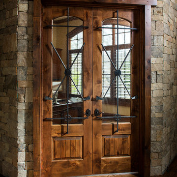 The Definitive Peninsula Lake Lot Home – in The Vineyards