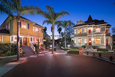 Example of an ornate home design design in Los Angeles