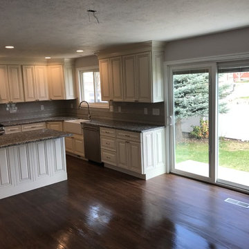 Kitchen/Dining Area