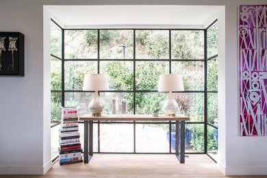 Home design - contemporary home design idea in Los Angeles