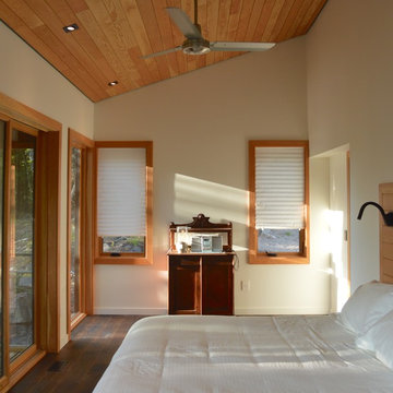 Four Season Cottage near Haliburton