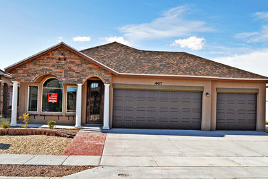 Southwestern exterior home idea in Austin
