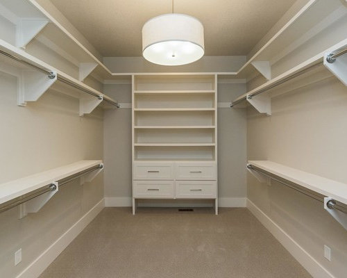 30 Best Mid-Sized Walk-In Closet Ideas & Designs | Houzz