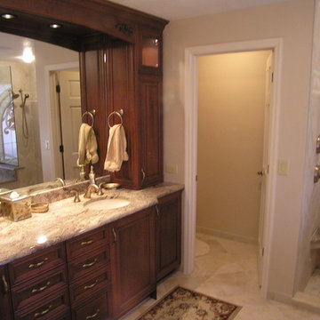 Master Bath Suite Standard builder grade componants