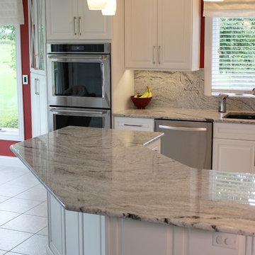 Geneseo, IL- Painted White Kitchen With Mirrored Cabinets and Full-Height Splash