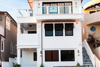 Inspiration for an eclectic exterior home remodel in Los Angeles