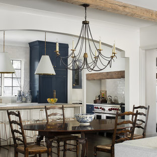 Idée de décoration pour une grande salle à manger ouverte sur le salon tradition avec un mur blanc, un sol en bois brun, une cheminée standard, un manteau de cheminée en béton et un sol blanc.