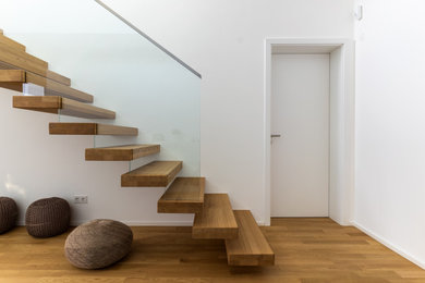 Moderne Treppe in Sonstige