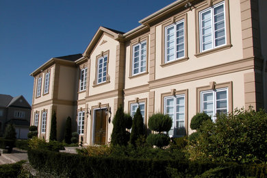 Exterior home photo in Toronto