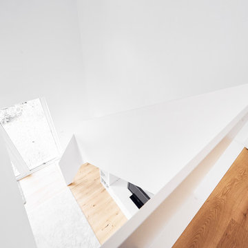 Komplett von uns : Treppe, Küche, Parkett und Türen.