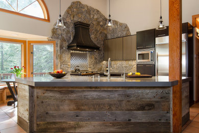 Example of a kitchen design in San Francisco