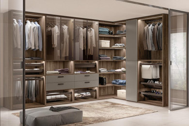 Luxury Walk In Fluida Closet