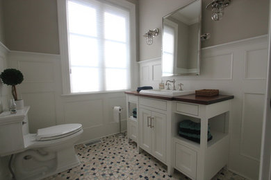 Inspiration for a coastal bathroom remodel in Bridgeport