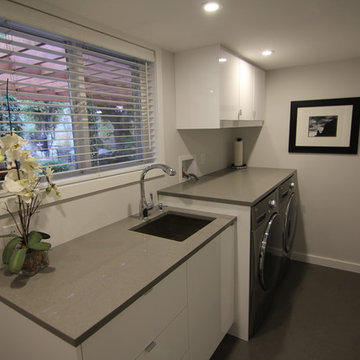 Rock side Laundry Room