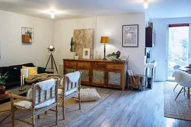 This is an example of a country family room in Stockholm.