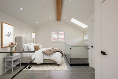 Imagen de dormitorio tipo loft de estilo americano pequeño