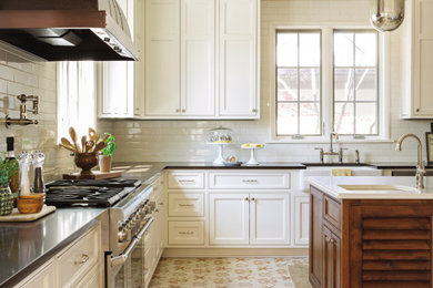 Inspiration for a timeless kitchen remodel in Little Rock