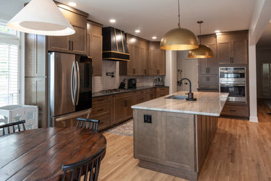 Eat-in kitchen - large contemporary eat-in kitchen idea in Atlanta with shaker cabinets, quartzite countertops and an island