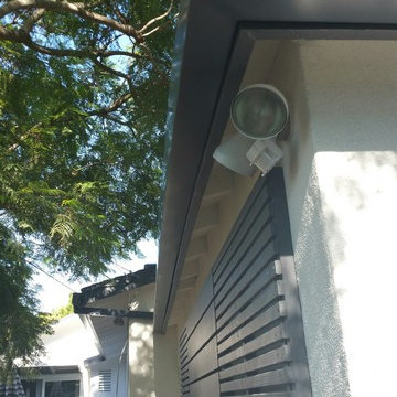 4 inch wide Box Gutters in Santa Monica, Modern
