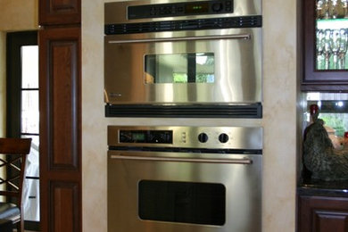 Home design - contemporary home design idea in Miami