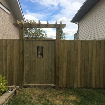 Dundonald fence and arbor gate
