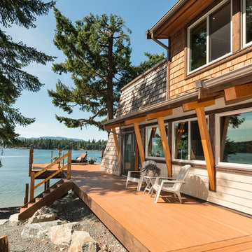 Thetis Island Oceanfront Home