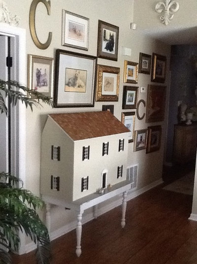 Traditional dollhouse