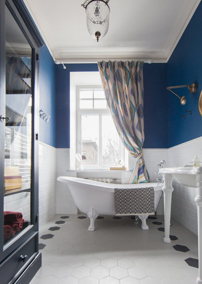 Современная классика Ванная комната by Ariana Ahmad Interior Design