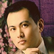 Steve Huangs foto