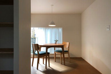 This is an example of a modern dining room in Tokyo.