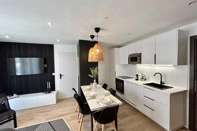 This is an example of a modern kitchen in Nice.