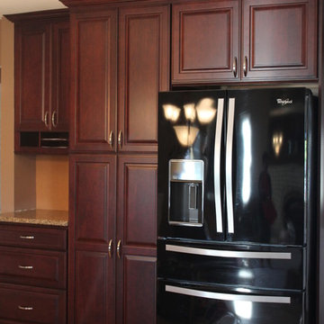 Starmark Kitchen - Cherry Ridgeville in Brittany w/ Chocolate Glaze