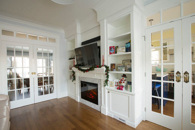 Mid-sized elegant home design photo in Vancouver