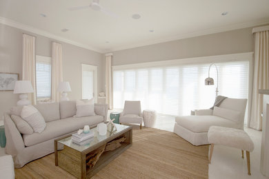 Example of a transitional home design design in Miami