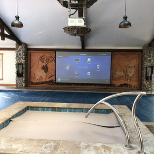 Geräumiger Stilmix Pool in rechteckiger Form mit Poolhaus und Stempelbeton in Calgary