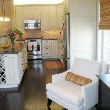 Transitional Great Room in Condo
