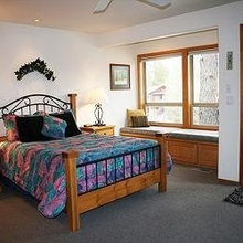 Sunriver master bedroom